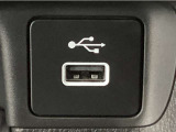 【USBポート】USBポートも装備されています♪スマートフォンのオーディオに連携も可能です。今や欠かせない装備の一つです!