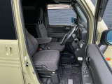 フロントシートです!!セパレートシートなのでお尻をしっかりホールド!!スポーティな運転にも最適です!!