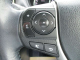 ステアリングリモコン付き。運転中のオーディオ操作が可能なので視線をナビに移したり、ハンドルから手を離さないので危険がなくなり安全です!