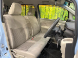 運転席シート廻りは使用感も少なく、良好な状態となっています。前オーナー様が丁寧に使っていたことがよくわかりますね。