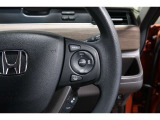Hondaセンシングの機能のひとつ、アダプティブクルーズコントロール付!アクセルから足を離しても設定したスピードと前車との車間を保ち走行してくれます!車線維持もアシスト☆高速道路で疲労軽減ですね☆