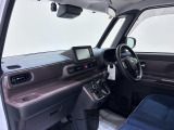 ダイハツのお店では、ダイハツ車を知り尽くしたプロフェッショナルが、専用の診断機器を使って各システムを点検しております。