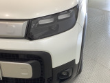 LEDヘッドライトは、点灯の瞬間から最大光量を発揮し、突然暗くなるトンネルなどでの安定感を高めます。