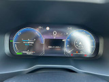 スッキリしたデザインのメーターは運転時の視線移動が少なくて済むので、安全性にも一役かってくれます。
