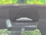 【プリクラッシュセーフティ】前方の車両等を検知し、衝突しそうな時は警報で注意を促し、ブレーキを踏む力をサポート。ブレーキを踏めなかった場合は衝突被害軽減ブレーキが作動、衝突回避をサポートします。
