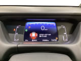 デジタル表示のスピードメーターとタコメーター、燃費やオドメーターなどの表示の他に、ホンダセンシング機能などの表示もできる多機能なマルチインフォメーション・ディスプレイです。