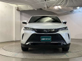 お車購入のポイントとなるフロントマスクです!シャープな目つきが印象的なデザインのヘッドランプです。