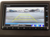 リアワイドカメラシステム!従来の視野に加えて、後方側方を約180&deg;まで見えるワイドビューと、後方を真上から見たような視野で駐車時などに便利なトップダウンビューの3つの視野があります!