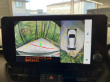 【パノラミックビューモニター】専用のカメラにより、上から見下ろしたような視点で360度クルマの周囲を確認することができます☆死角部分も確認しやすく、狭い場所での切り返しや駐車もスムーズに行えます。