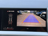 バックカメラ駐車時、後退時に後方を確認する事ができる安全快適装備になります映像だけでなくセンサーにより障害物の距離もドライバーに直感的に伝えてくれる機能になります。