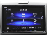 TVは車内でテレビ番組を視聴できます。ラジオは各放送局の音声番組を受信します。音楽再生などができます。