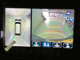 パノラミックビューモニター付きです。車両を上から見たような映像をディスプレイオーディオ画面に表示。運転席からの目視だけでは見にくい、車両周辺の状況をリアルタイムでしっかり確認できます。