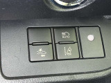 レーンディパーチャーアラートとは車線または走路からの逸脱の可能性を警告すると共に、車線または走路からの逸脱を避けるためのハンドル操作の一部を支援する機能です。詳細は販売店スタッフまでおたずねください。