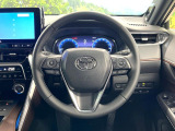 インテリアに合わせたデザインのステアリングは、運転される方のことも考え、運転しやすい形状、大きさです。是非一度、実際に触ってお確かめください。