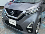 LEDヘッドライト装備。暗い道や、天候の悪い日でも視界良く運転できます。