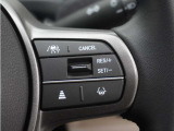◆アダプティブクルーズコントロール◆予め設定した車速内でクルマが自動的に加減速。前走車との適切な車間距離を維持しながら追従走行します。【LKAS】車線維持支援システムでステアリング操作を支援。
