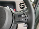 【ACC〈アダプティブ・クルーズ・コントロール〉】予め設定した車速内でクルマが自動的に加減速。前走車との適切な車間距離を維持しながら追従走行しドライバーの運転負荷を軽減します。