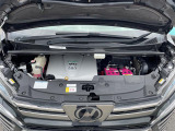 エンジンルームの画像です。店舗にて現車の確認もいただけますので、お電話で在庫のご確認の上是非ご来店くださいませ!!!ワクワクするクルマ選びをご提案します!