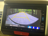 【バックカメラ】駐車時に後方がリアルタイム映像で確認できます。大型商業施設や立体駐車場での駐車時や、夜間のバック時に大活躍!運転スキルに関わらず、今や必須となった装備のひとつです!