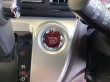 赤い丸いボタンを押して、エンジンスタートが可能なプッシュエンジンスタートシステムです!一度味わったらこの装備が必需品になってしまいます。