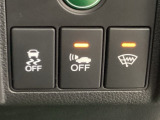 VSA装備車です。VSAはドライバーの操作と車の動きを見守っています。もし車の挙動が乱れたとき、4輪別々にブレーキをかけたり、エンジンパワーをしぼることによって車を安定させます。