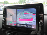 車を上から見下ろしているかのような映像で周囲の状況を確認できるアラウンドビューモニター。狭い駐車場や駐車が苦手な方でも安心。