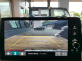 【バックカメラ(3モード)】視点を切り替えて後方を確認でき、駐車や車庫入れも安心です。