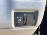 片側パワースライドドア仕様です。運転席にて操作が可能です。