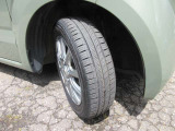 タイヤサイズは155/65R14 社外アルミ装着♪2025年製タイヤ残り溝は8分山ていどございます。