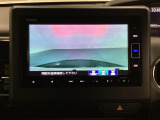 ギヤをR(バック)に入れるとナビの画面に後ろの映像が映るリアカメラ付です。後退時、コンディションが悪い視界でもカラーバックモニターがドライバーをサポートします。