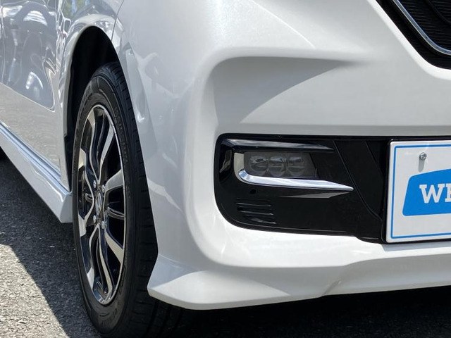 ホンダ N-BOXカスタム の中古車詳細 (32,850km, プラチナホワイト