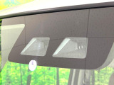 【スマートアシスト】走行中に前方の車両等を認識し、衝突しそうな時は警報とブレーキで衝突回避と被害軽減をアシスト。より安全にドライブをお楽しみいただけます。