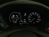 ハイブリット車専用のメーターです。右側の大型スピードメーターに加え、ステアリングスイッチを使って左のマルチインフォメーション・ディスプレイで燃費や動力伝達などの情報が見れるようになっています。