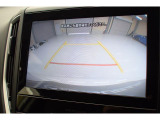 リヤカメラ付きなので、シフトレバーをリバースにすると連動してカメラ映像に切り替わります。