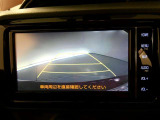 【バックカメラ】バックカメラ装着車です。バックする時に、後方の様子をナビ画面に表示します!慣れない駐車場での駐車や、せまい場所での車庫入れの時も、安全確認OK!思いがけずコツン!なんて事も防げますヨ