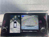 【アラウンドビューモニター】このように真上から見下ろしたような映像が映し出されるため駐車やバックが苦手な方でも安心して行うことが可能となります!!