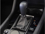 【シフトレバー】シフトもとても操作しやすいデザインになっております。運転する人の事を第一に考えた操作性の高い仕様です。