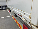 リヤアオリ運転席側にヘコミがあります。
