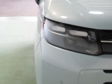 LEDヘッドライトは、点灯の瞬間から光量を発揮し、突然暗くなるトンネルなどでの安定感を高めます。