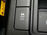 トラクションコントロールとは、すべりやすい路面での発進時や加速時にタイヤの空転を抑え、駆動力確保に貢献する機能です。詳細は販売店スタッフまでおたずねください。