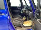 シートはフィット性も良く、楽な運転姿勢を保てます。