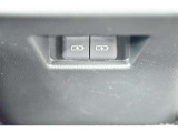 充電用USB端子付き。スマートフォンなどの充電に便利です。