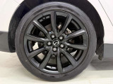 ホイールだけでも車のイメージがかなり変わりますね。