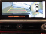 車両を上から見たような映像を映し出すパノラミックビューモニター付きです。
