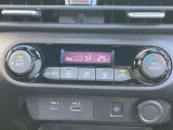 オートエアコンです!ボタンでの簡単な操作で室内を快適な温度にしてくれますので、夏場や冬場でも快適なドライブができます!