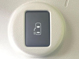 【パワースライドドア】スマートキーや運転席のスイッチでスライドドアの開閉が可能♪電動だから力を入れてドアを開ける必要が無く、小さいお子様でも、重い荷物を持っている時もラクに開け閉めできます♪