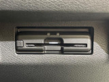 【純正ビルトインETC】有料道路を利用する際に料金所で停止することなく通過できる、ETC車載器が装備されています。セットアップを行うことで利用可能になります。