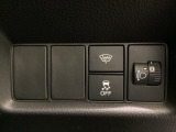 ハンドルの右側にはヘットライトリベライザーとVSA(ABS+TCS+横滑り抑制)の解除スイッチがついています。ヘッドライトリベライザーは道路状況や積荷の加重に応じてライトの高さを調節できます。