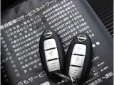 インテリジェントキー(運転席・助手席・バックドア感知、キー2個)はリクエストスイッチを押すだけで、ドアのロック/アンロックが可能です。