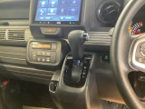 運転席周辺のスマートなレイアウトが、操作のしやすさを実現。快適なドライブをサポートします。